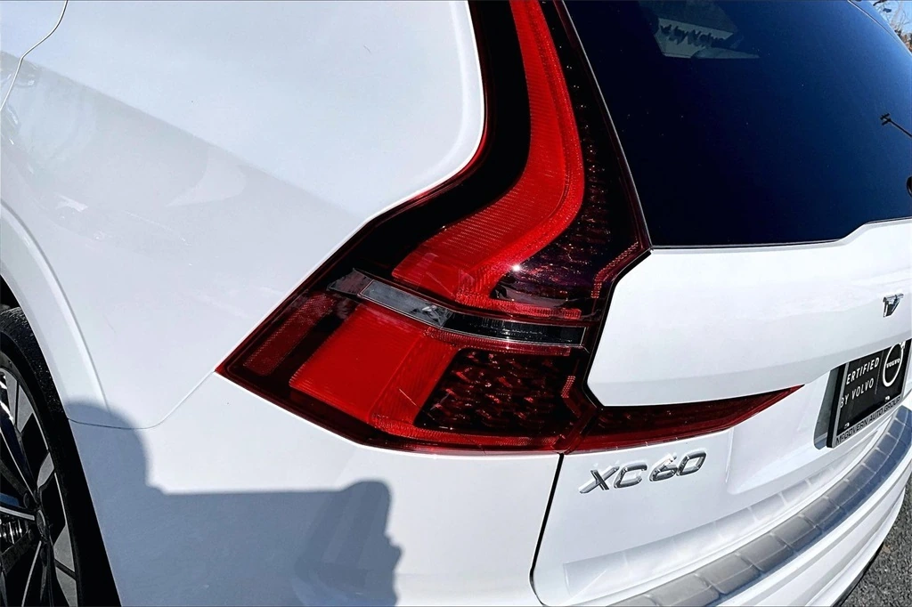 2026 Volvo - image 23