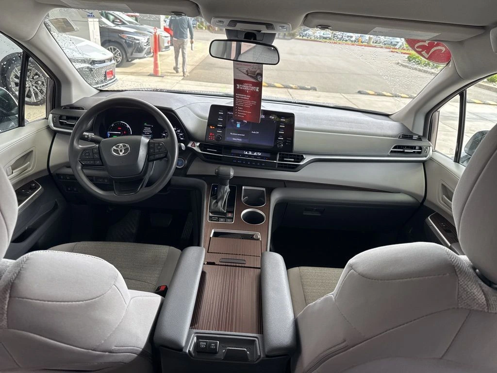 2023 Toyota Sienna LE - Photo 16