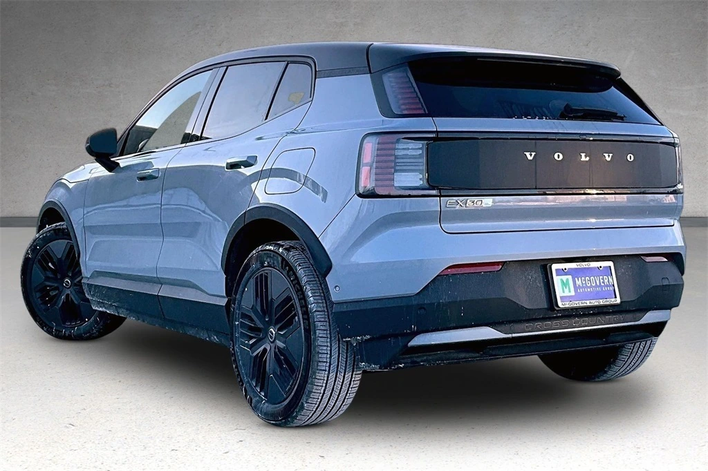 2026 Volvo - image 3