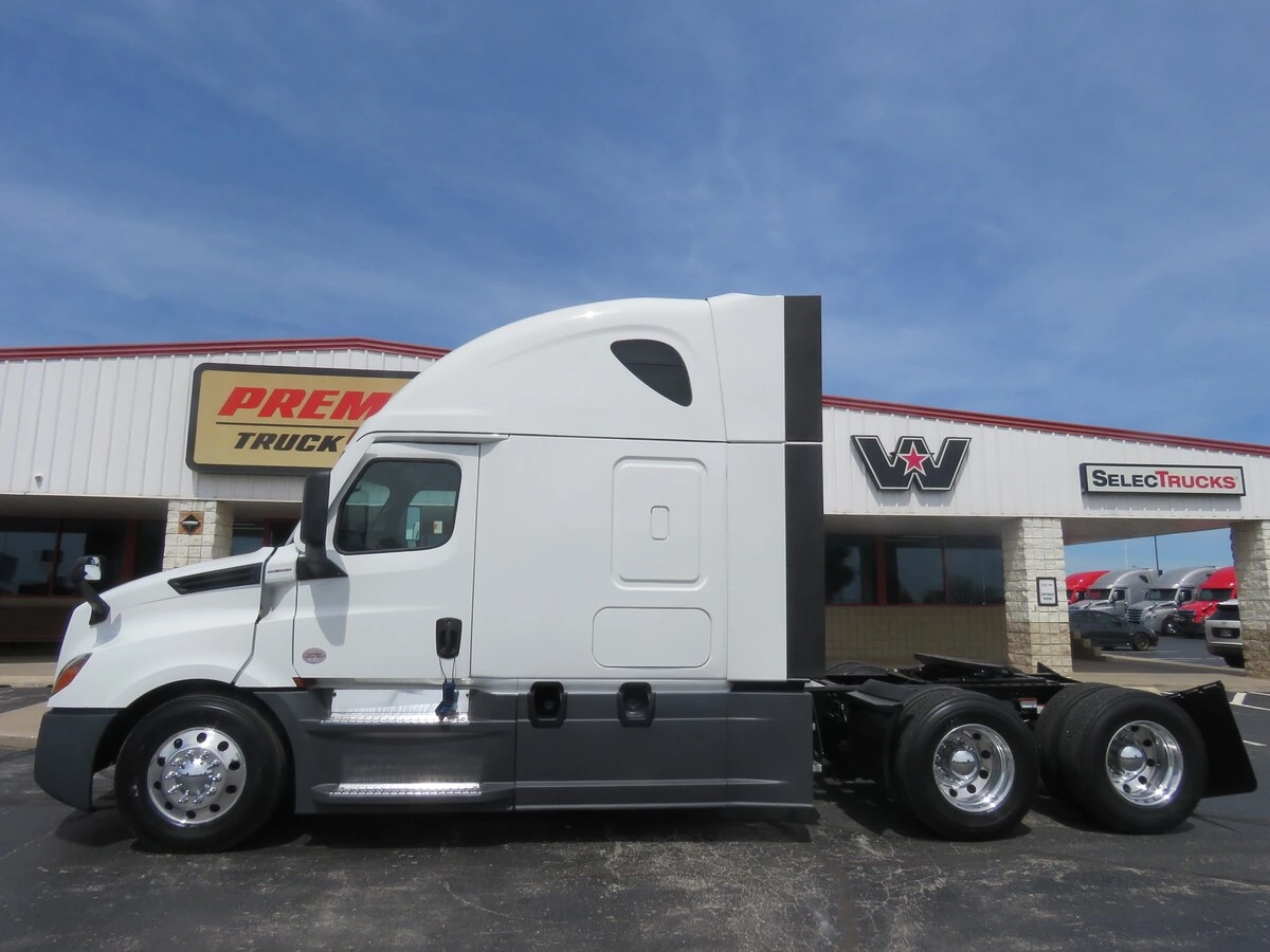 2023 Freightliner Cascadia - image 2