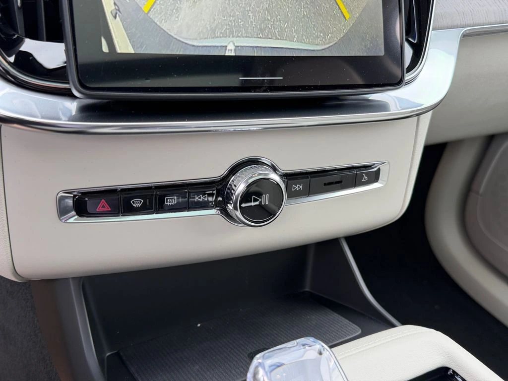 2026 Volvo - image 21