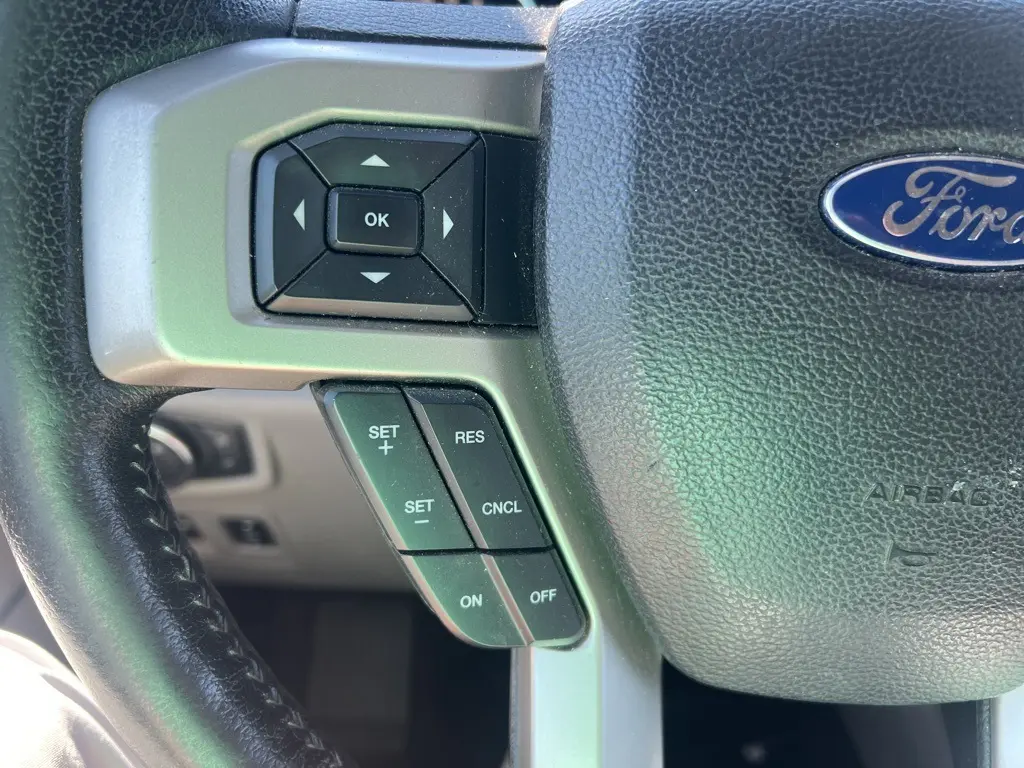 2016 Ford F-150 Lariat photo 19