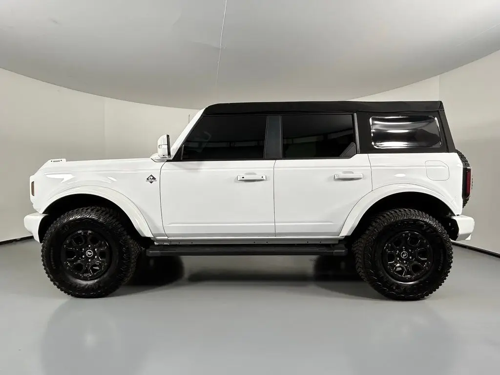 2024 Ford Bronco Outer Banks photo 4