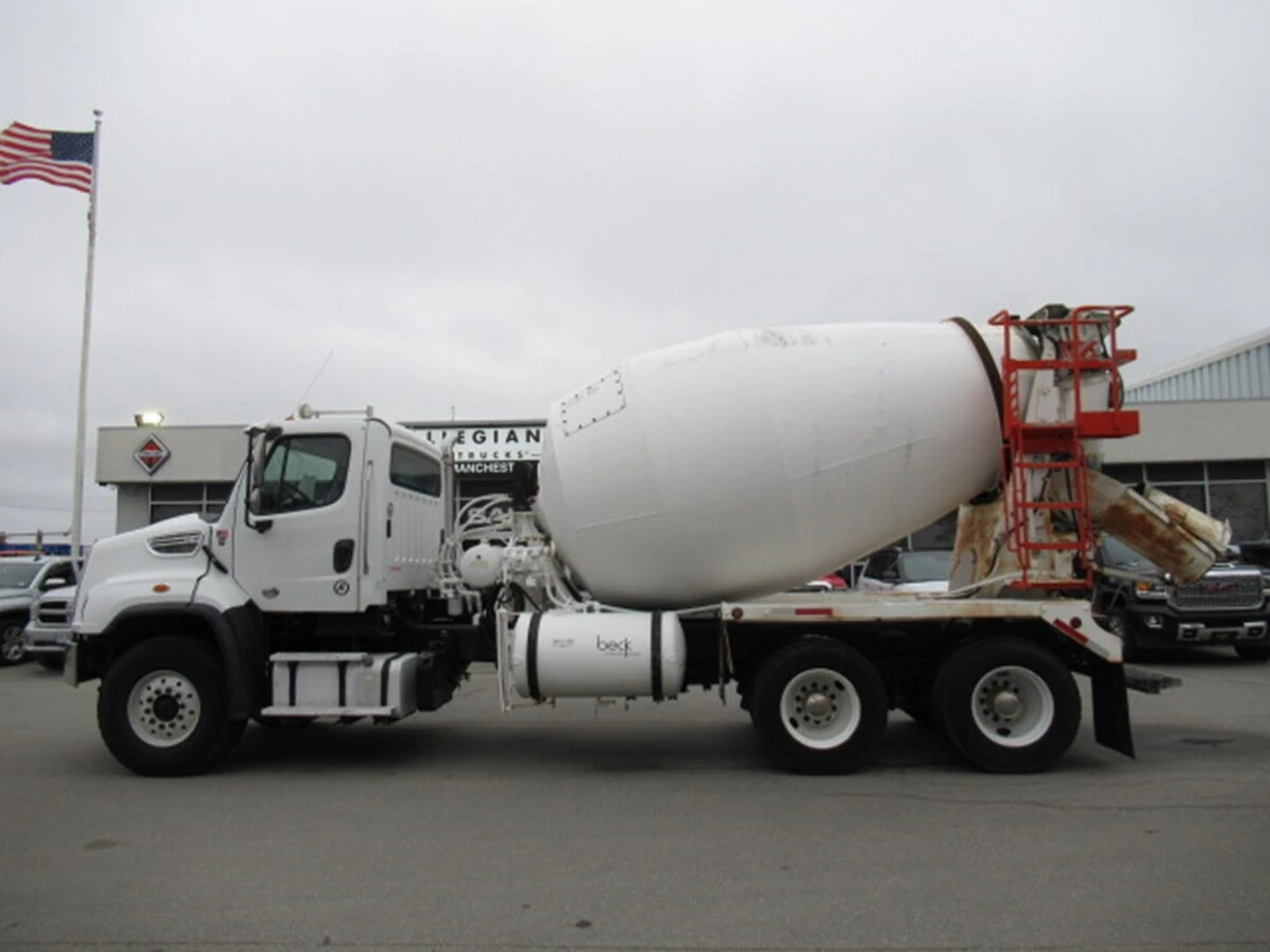 2019 Freightliner 114SD in Manchester, NH — photo 8