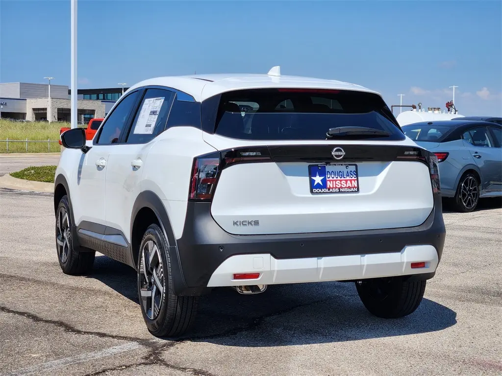 2025 Nissan Kicks SV photo 3