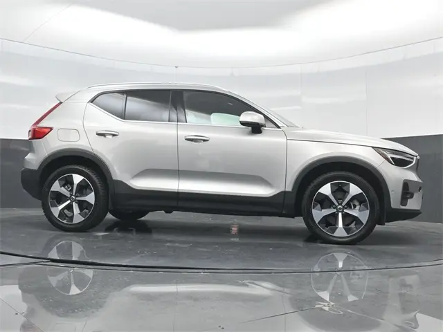 2024 Volvo XC40 Plus photo 46