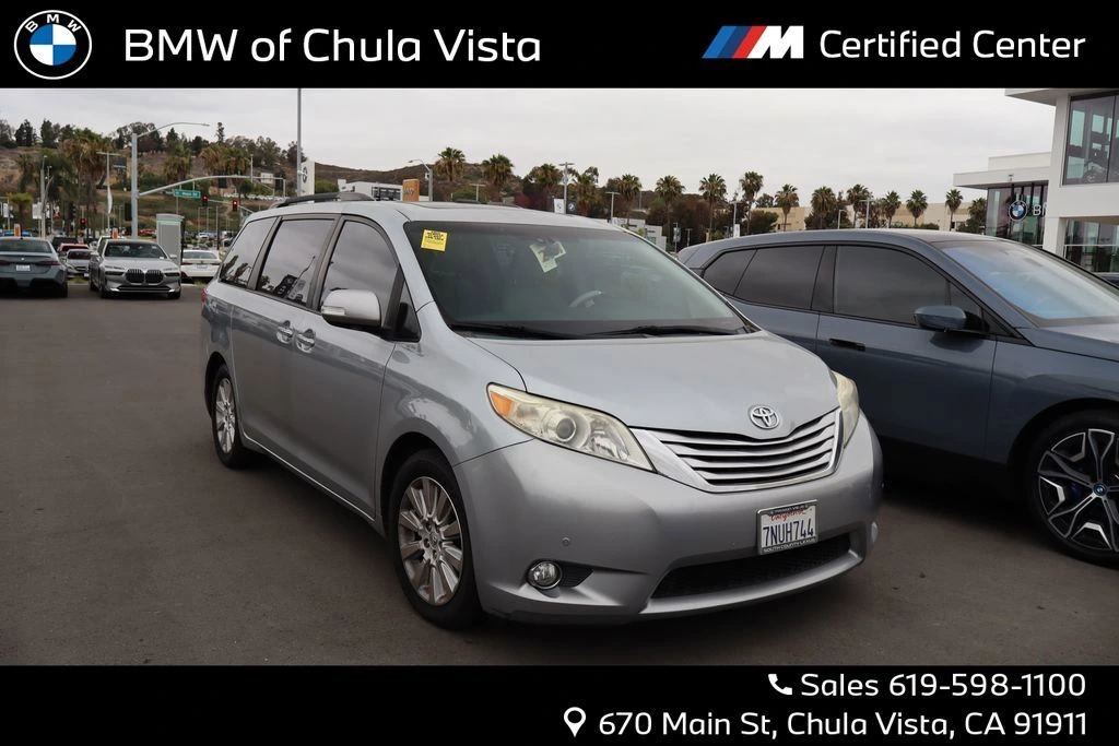 2014 Toyota Sienna Limited V6 7-Passenger's photo