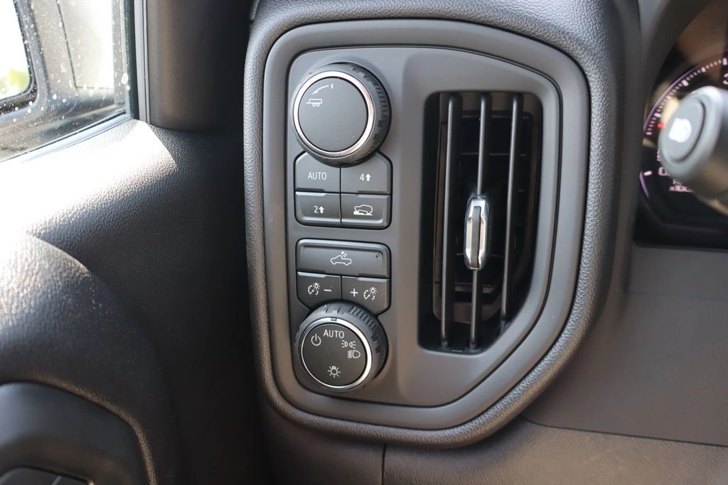 2026 Chevrolet Silverado 1500 Custom - Photo 10