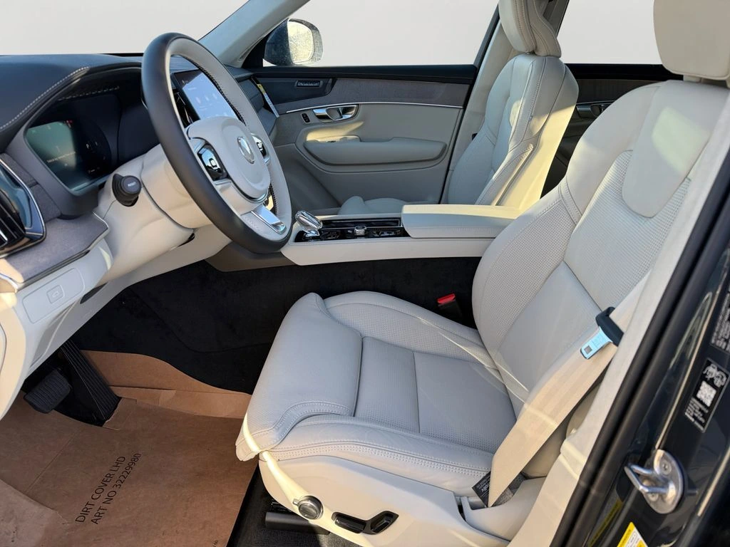 2026 Volvo - image 13