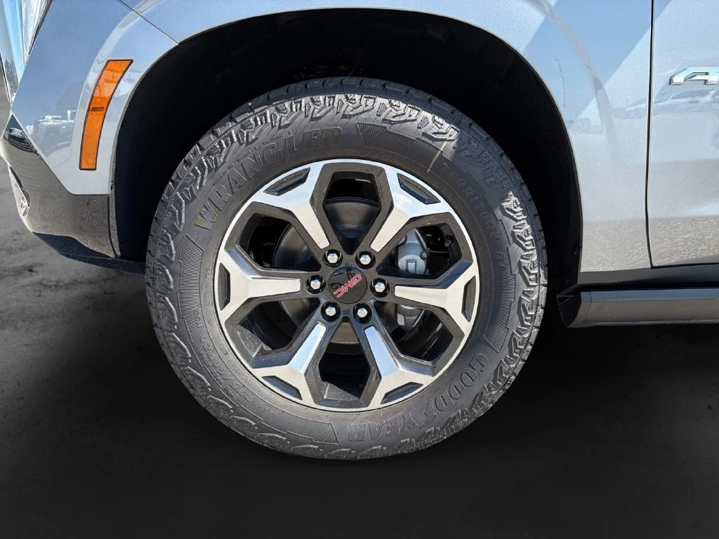 2026 GMC Yukon AT4 Ultimate - Photo 11