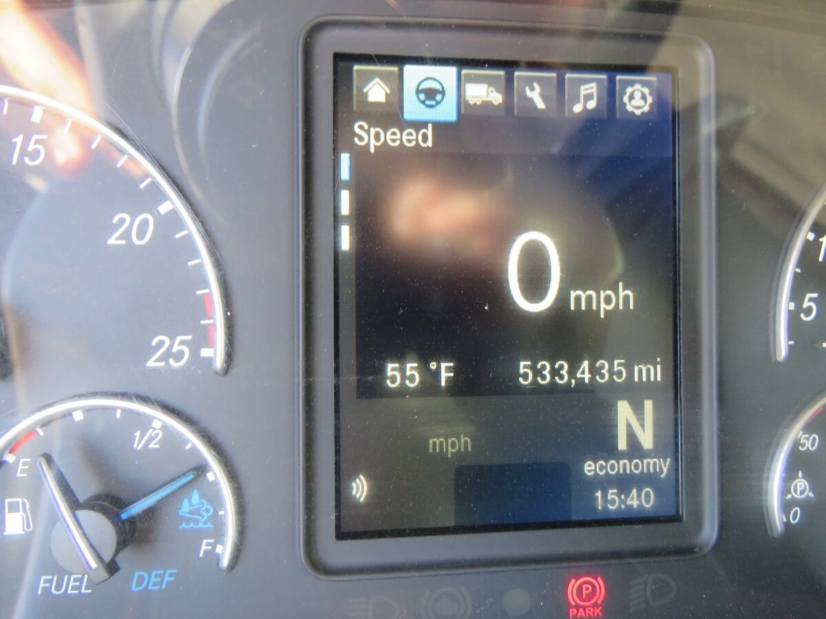 2022 Freightliner Cascadia - image 22