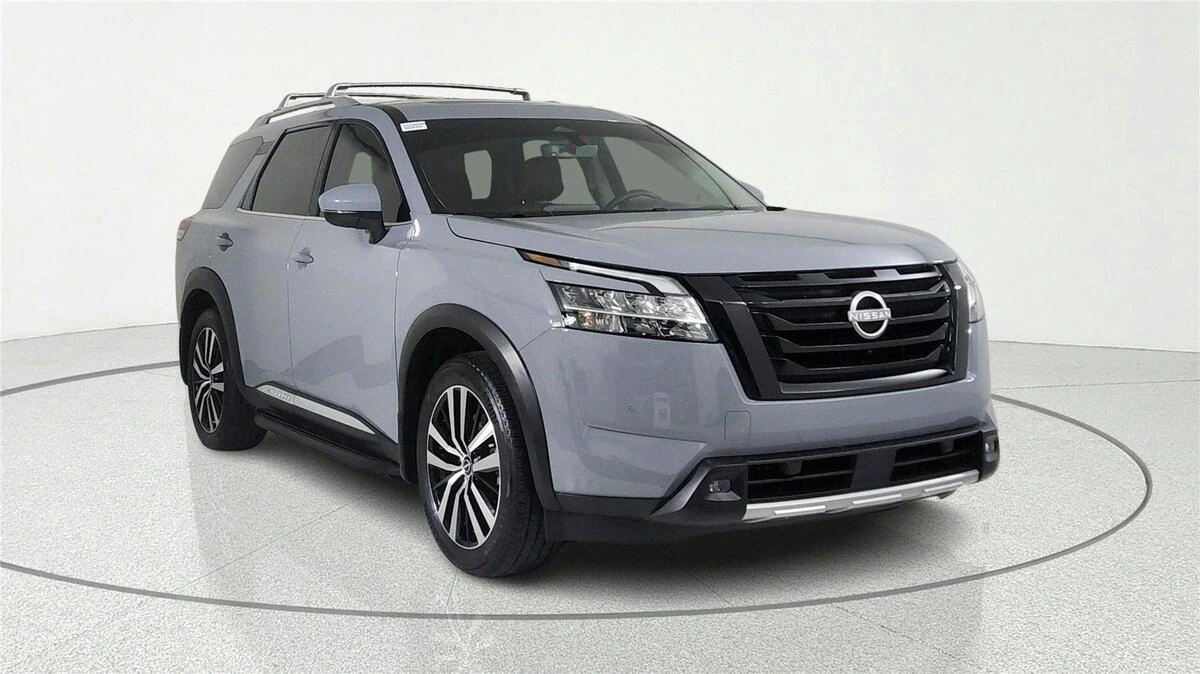 2024 Nissan Pathfinder Platinum 4WD's photo