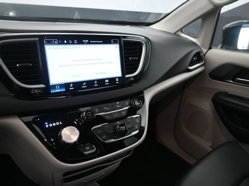 2024 Chrysler Pacifica Touring L - Photo 22