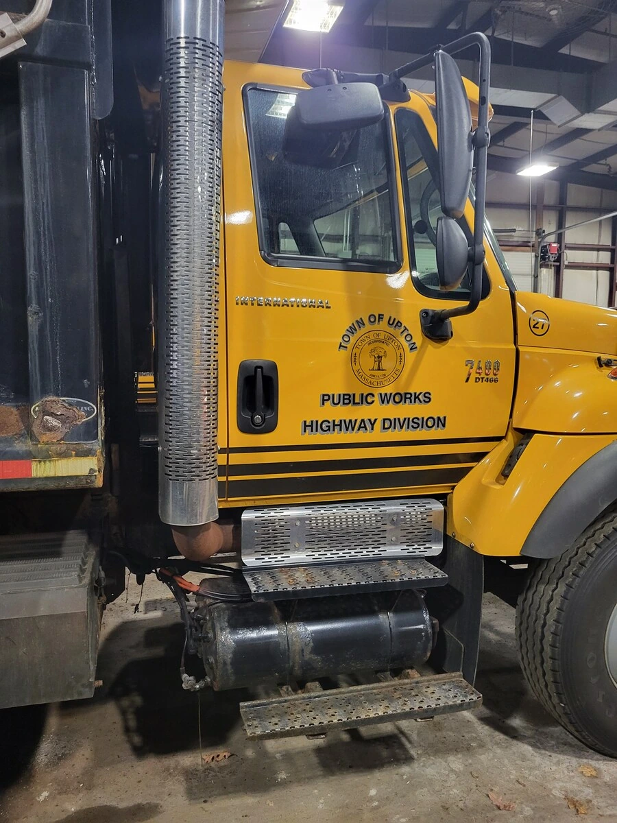 2005 International - image 8