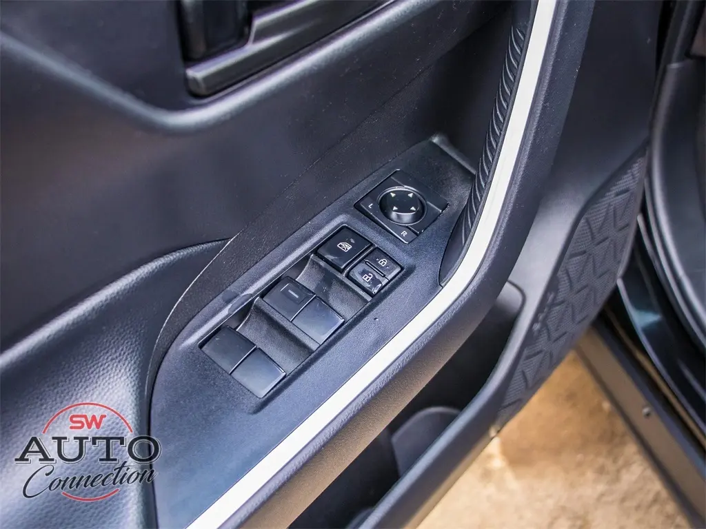 2024 Toyota RAV4 LE photo 24