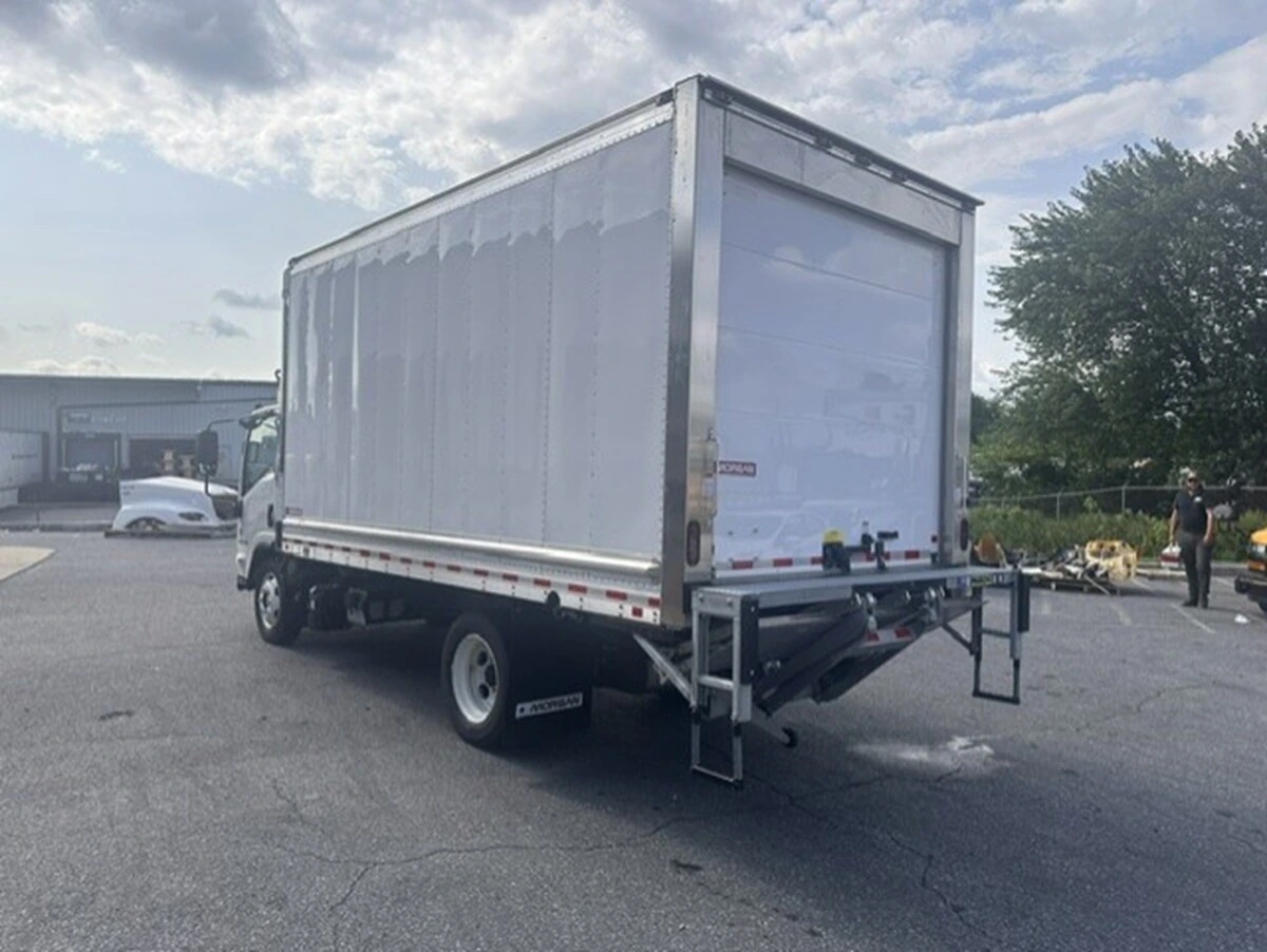 2025 Isuzu NRR in Harrisburg, PA — photo 4
