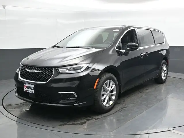 2026 Chrysler Pacifica photo 4