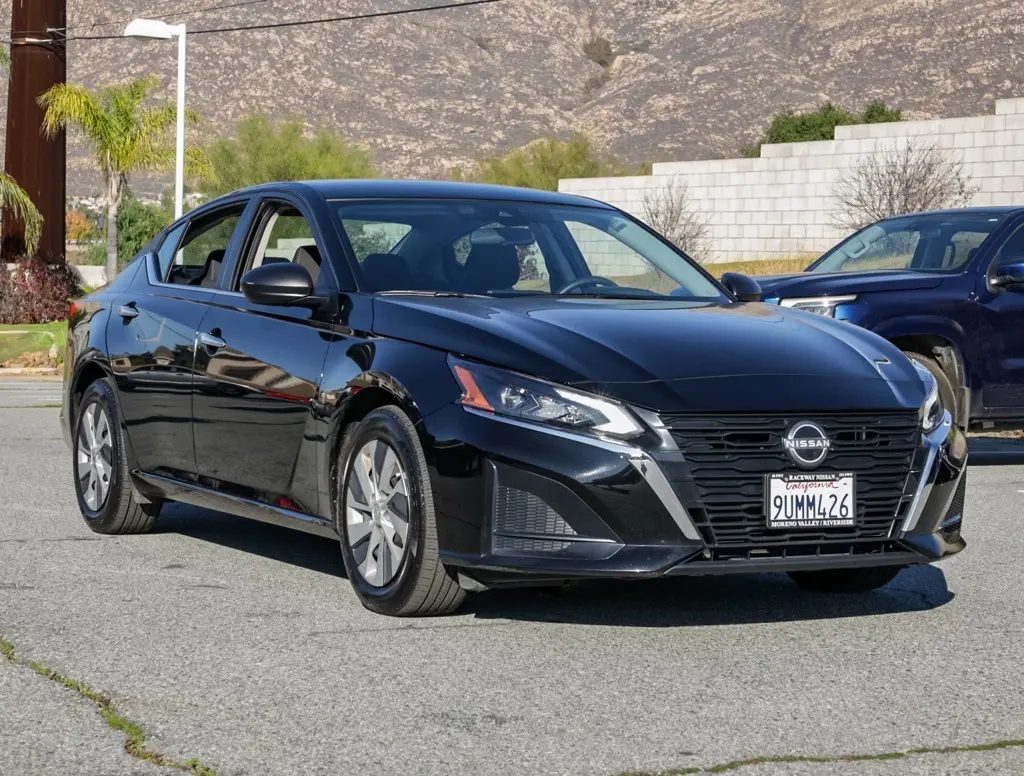 2025 Nissan Altima S's photo