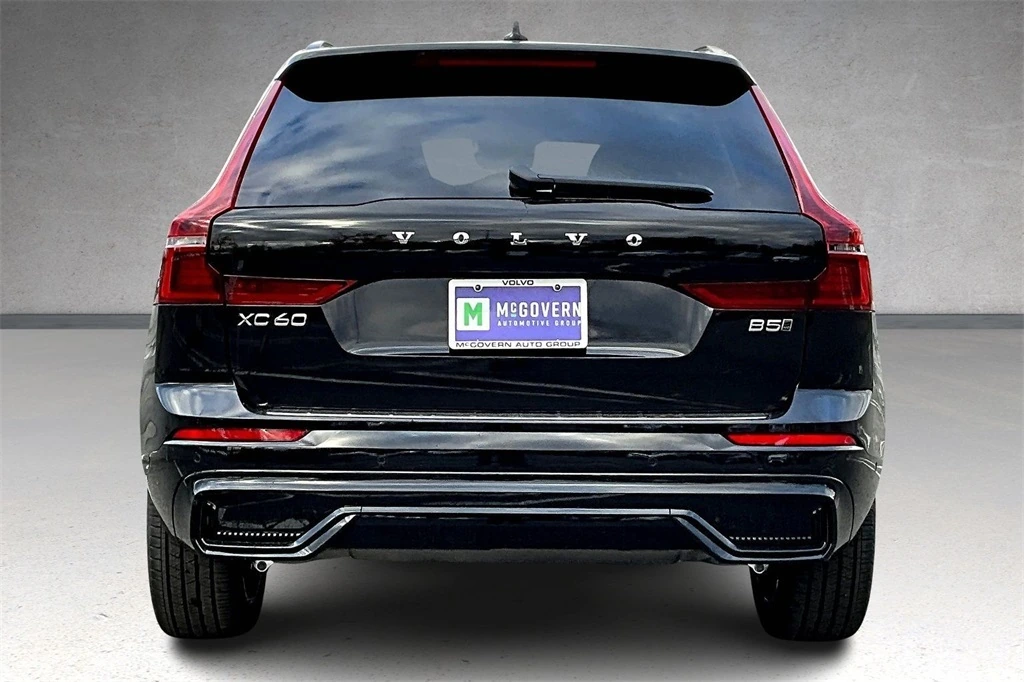 2026 Volvo - image 4