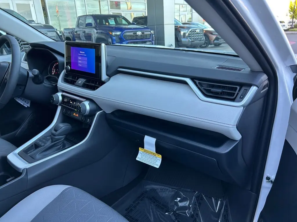 2025 Toyota RAV4 XLE photo 25