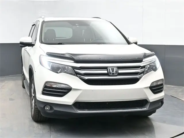 2017 Honda Pilot Touring photo 3