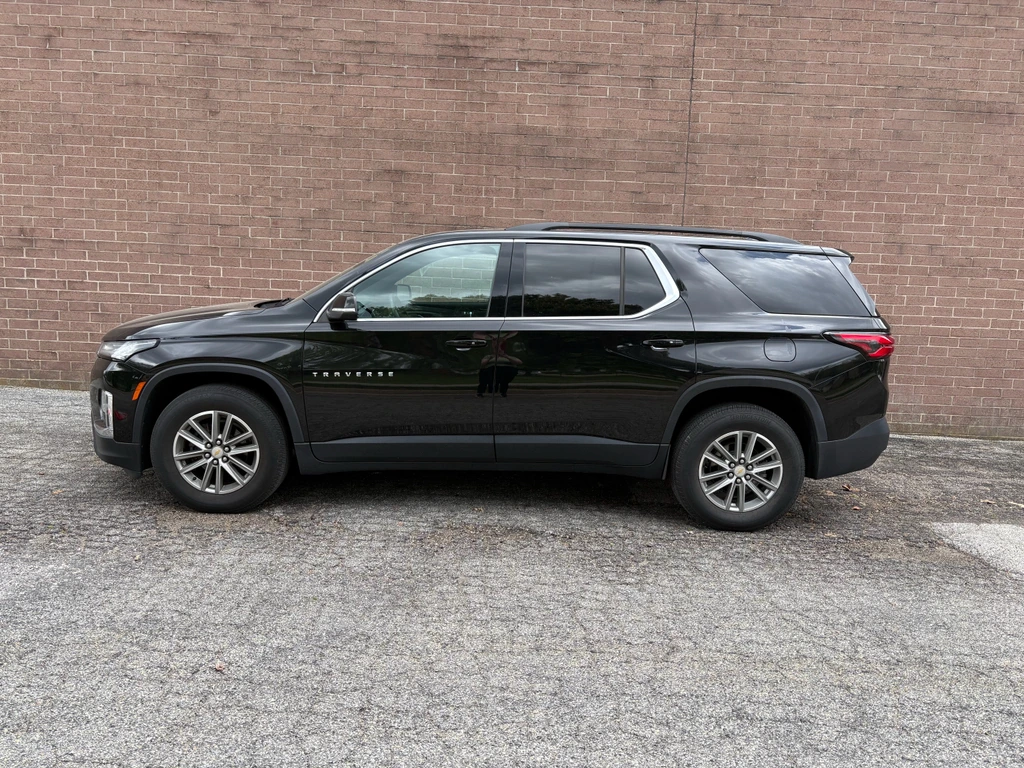 Used 2023 Chevrolet Traverse 1LT with VIN 1GNEVGKW7PJ207417 for sale in Kansas City