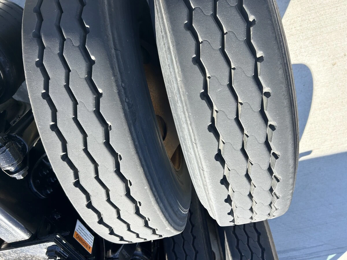 2016 Freightliner Cascadia - image 8