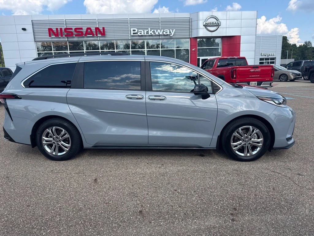2023 Toyota Sienna XSE