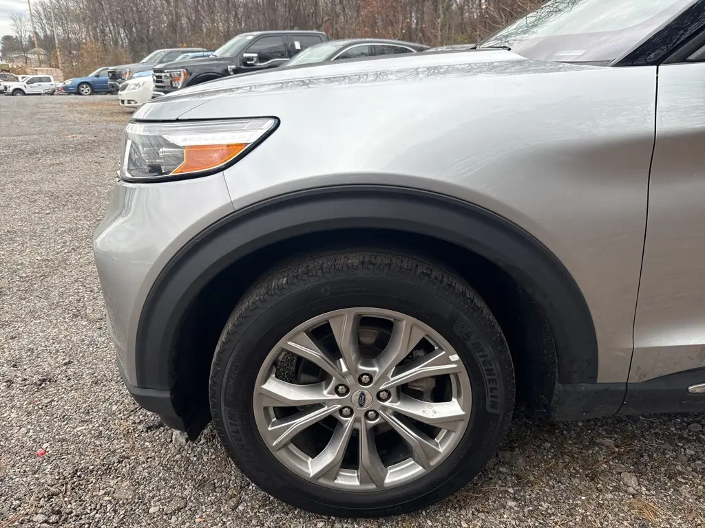 2023 Ford Explorer Limited photo 2