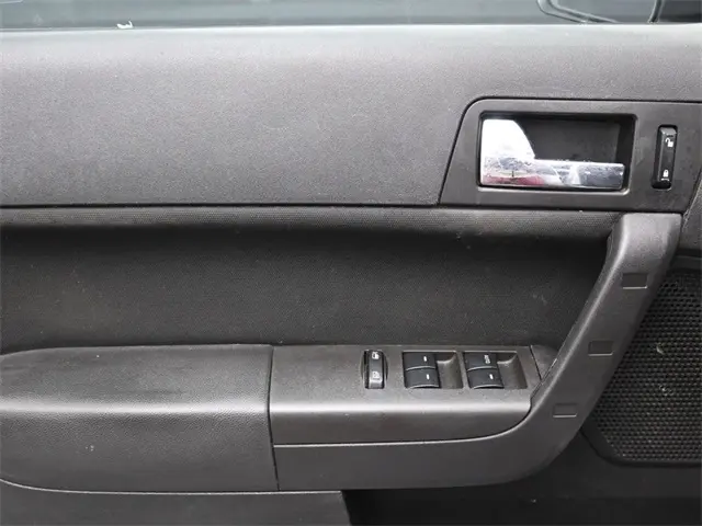 2011 Ford Focus SES photo 16
