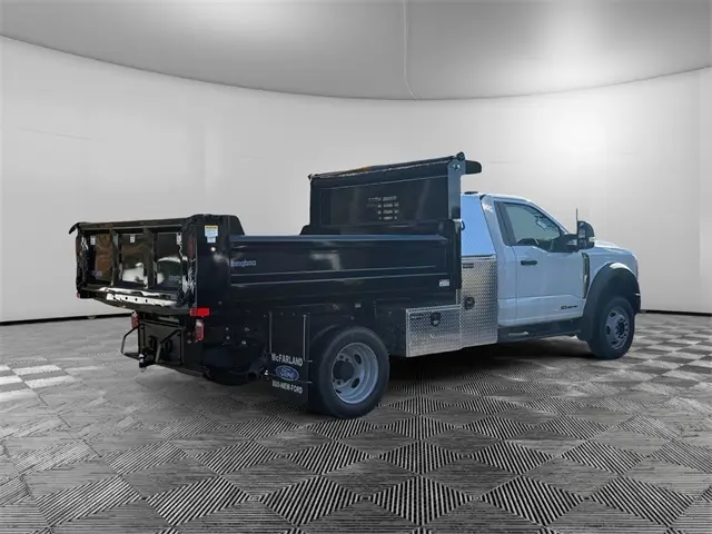 2025 Ford F-550 photo 4