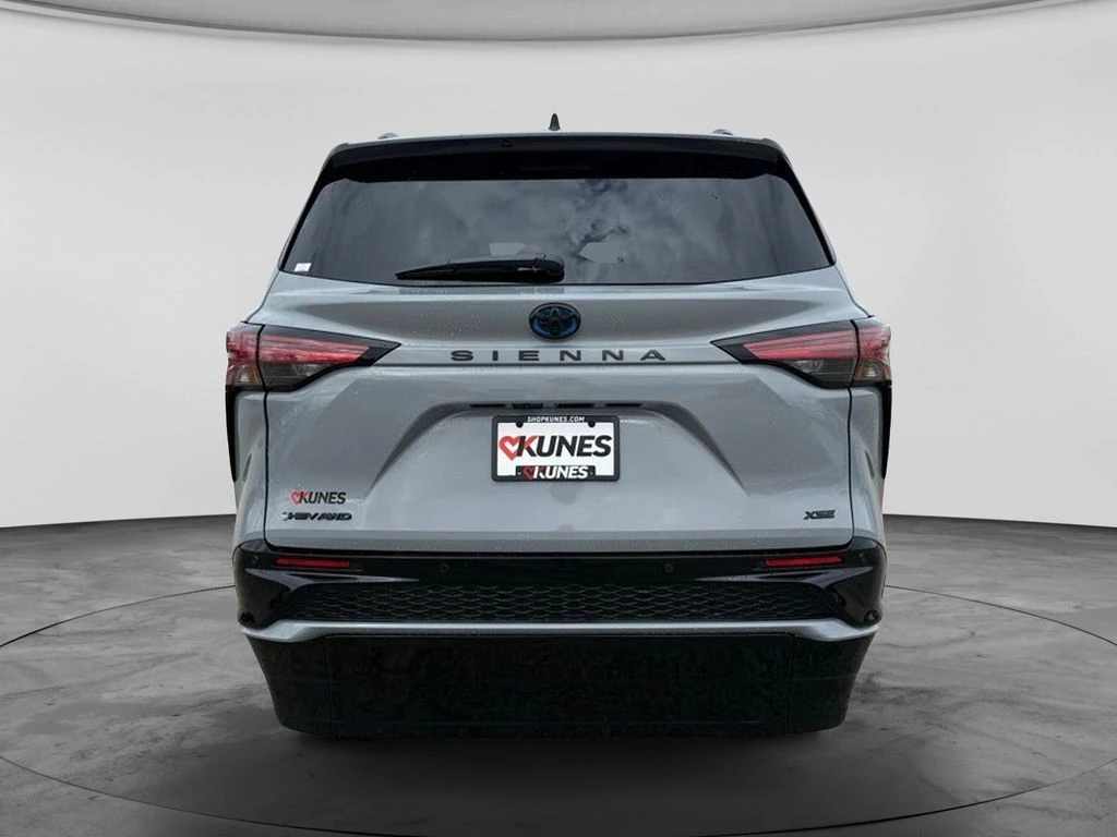 2025 Toyota Sienna XSE - Photo 7