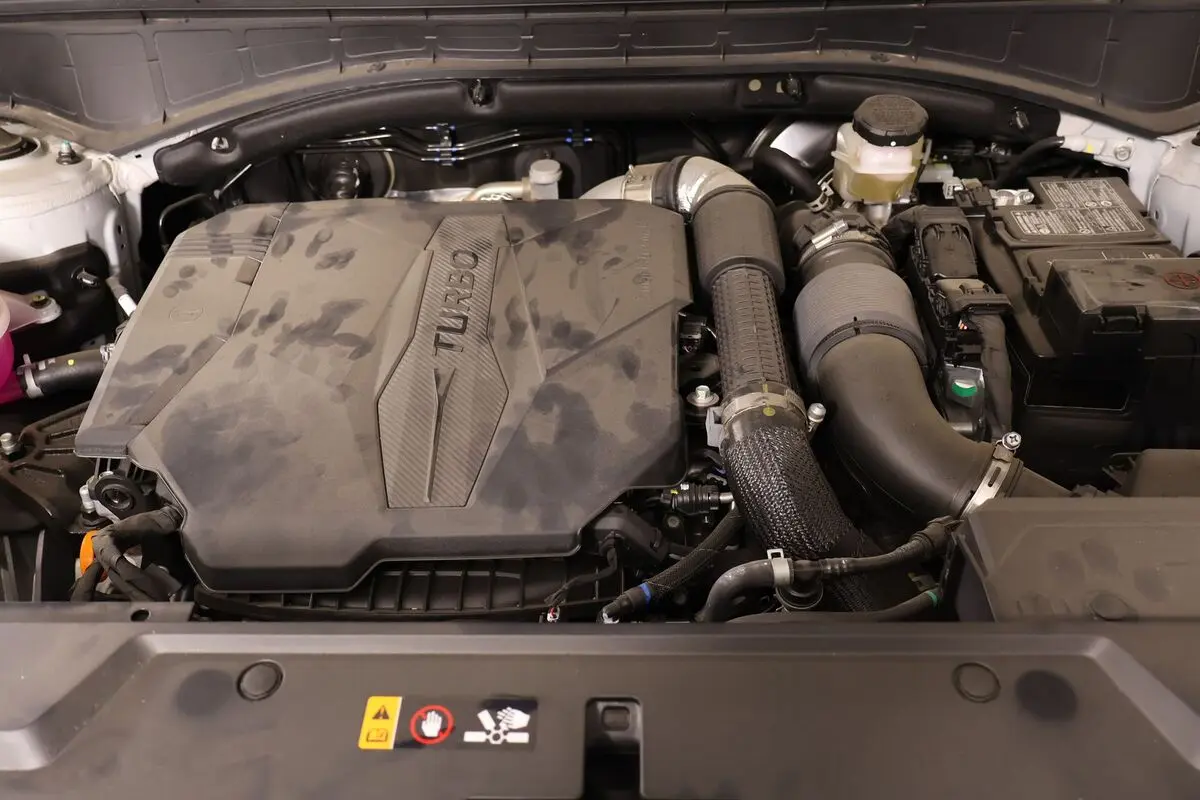 2025 Hyundai Santa Fe SEL photo 3