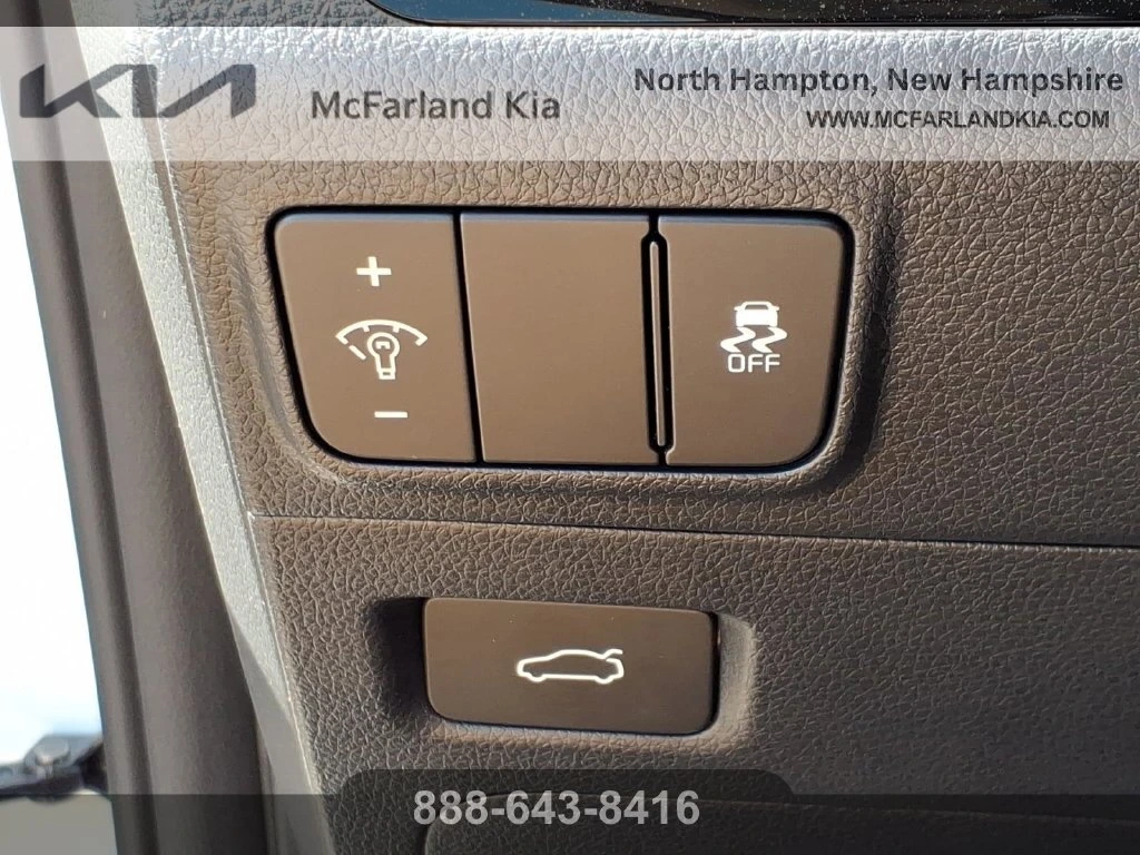 2025 Kia K5 LXS - Photo 17