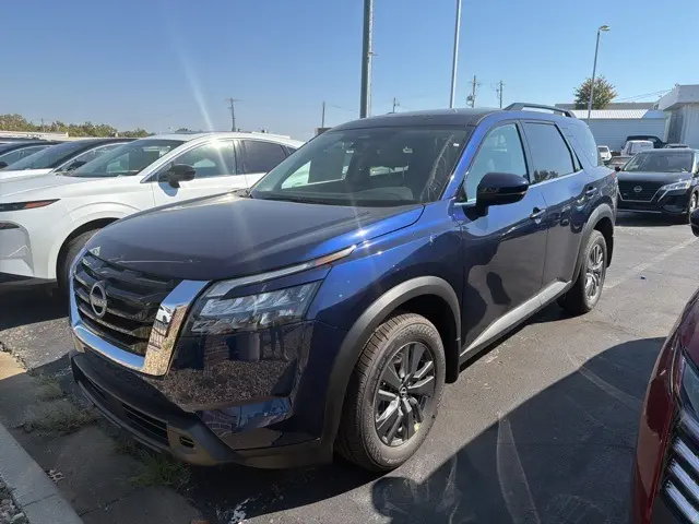 2025 Nissan Pathfinder SV photo 2