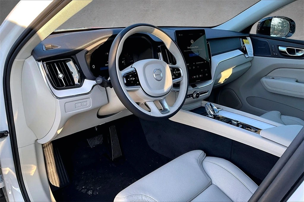 2026 Volvo - image 7