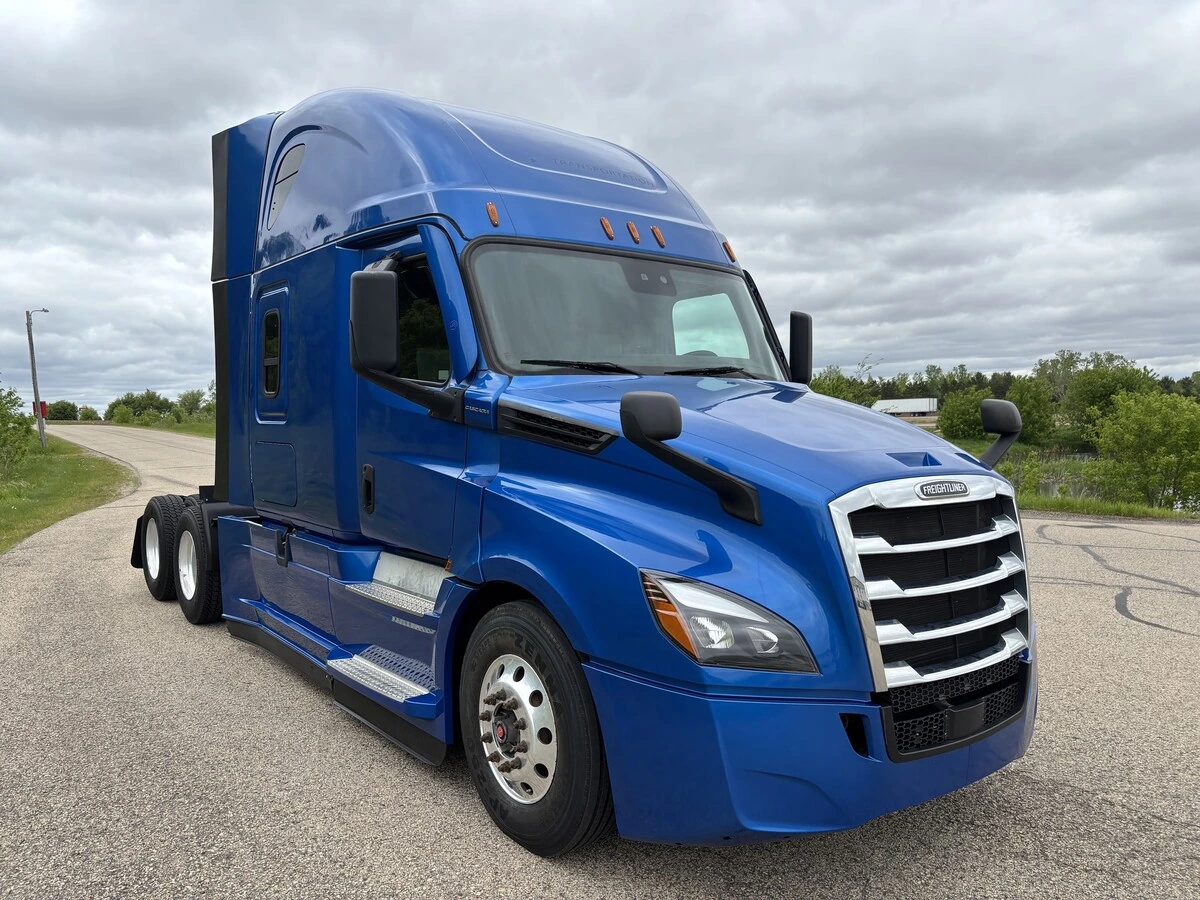 2022 Freightliner Cascadia — photo 3