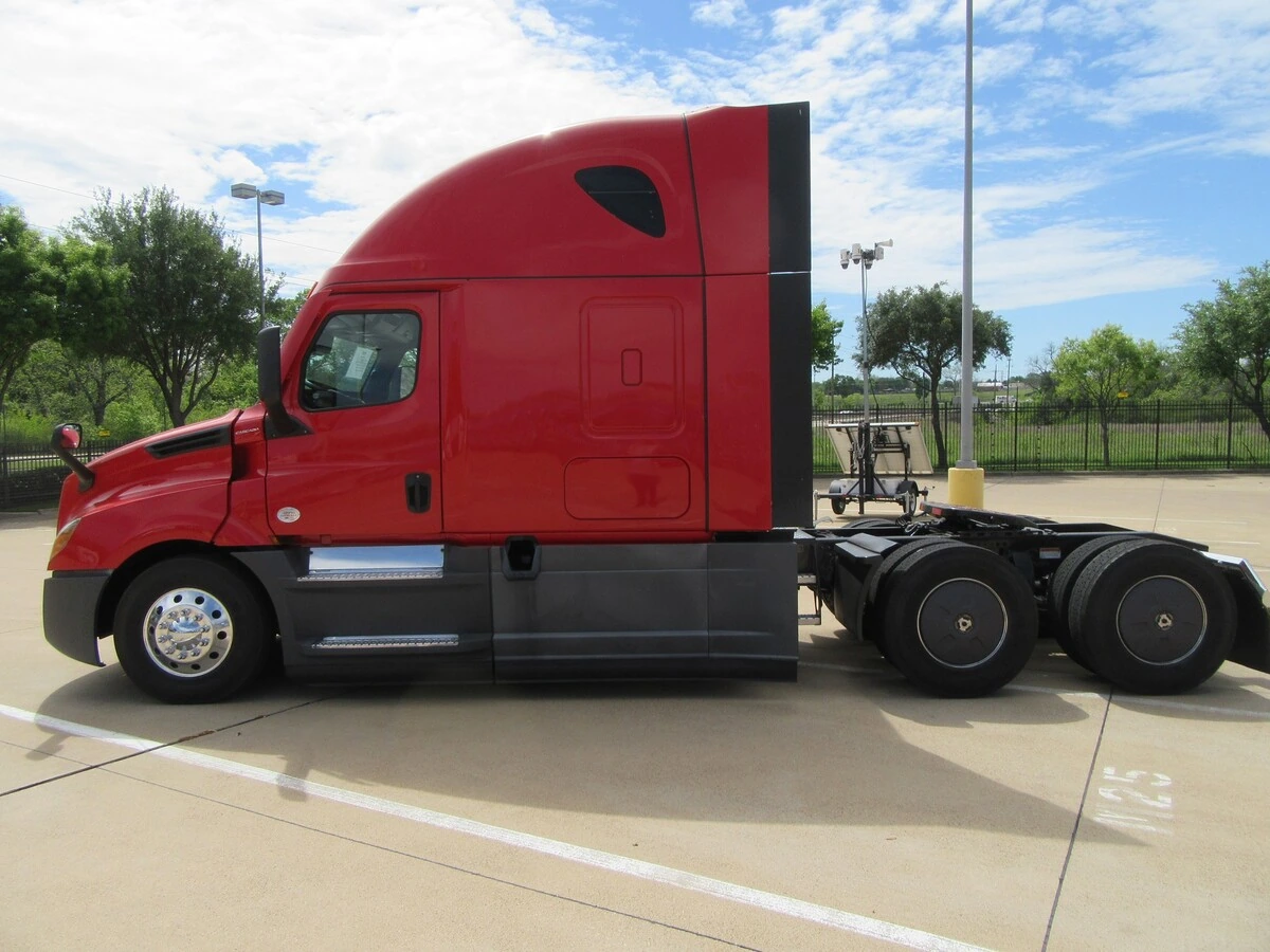 2022 Freightliner Cascadia - image 6