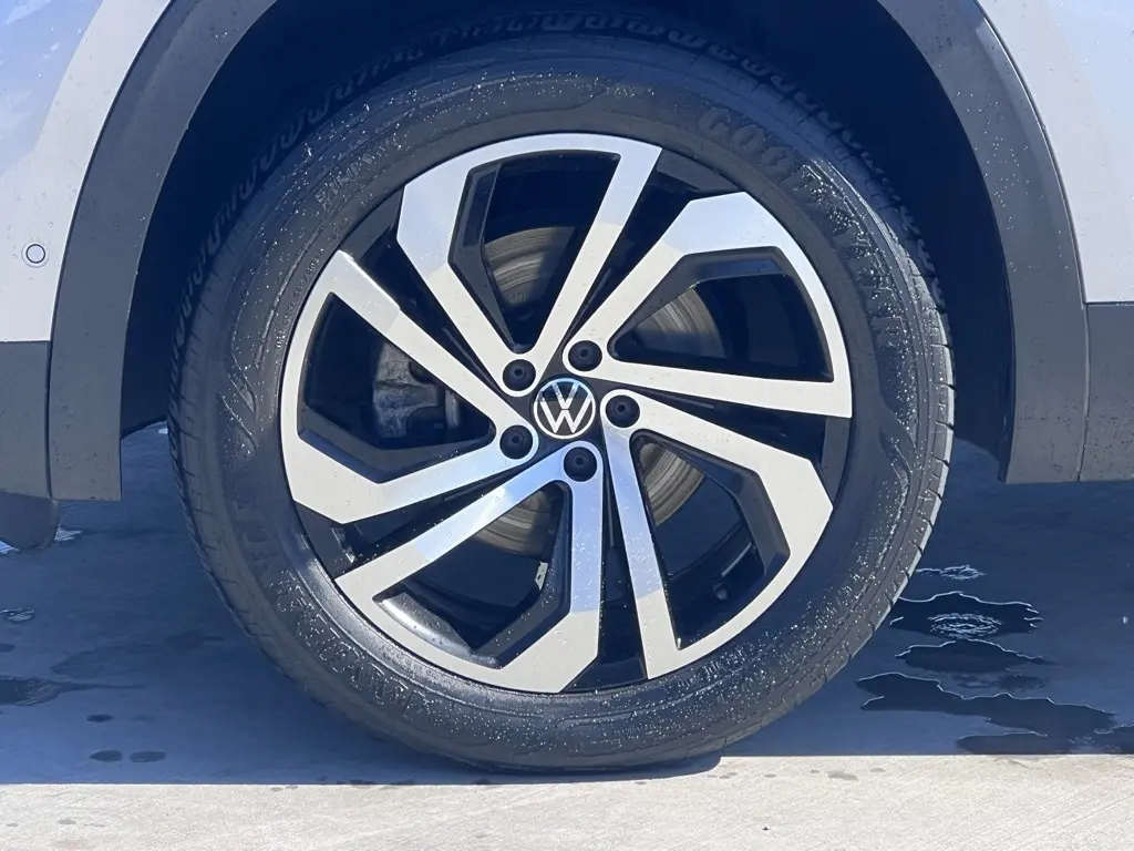 2020 Volkswagen Atlas Cross Sport V6 SEL Premium photo 9