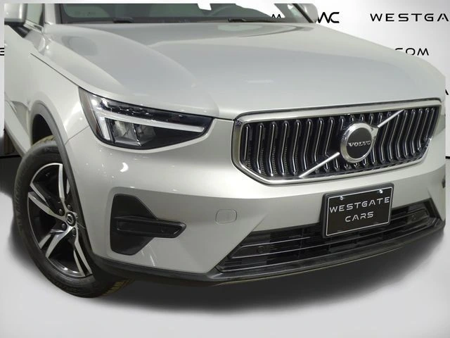 2025 Volvo - image 43