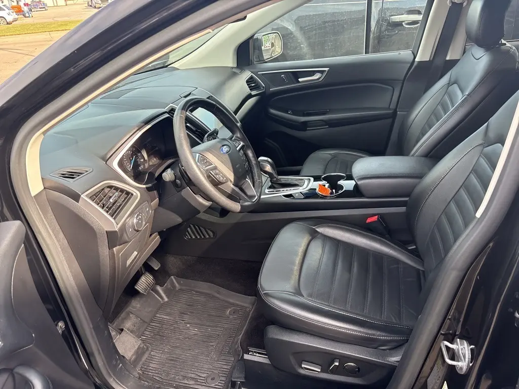 2017 Ford Edge SEL photo 4
