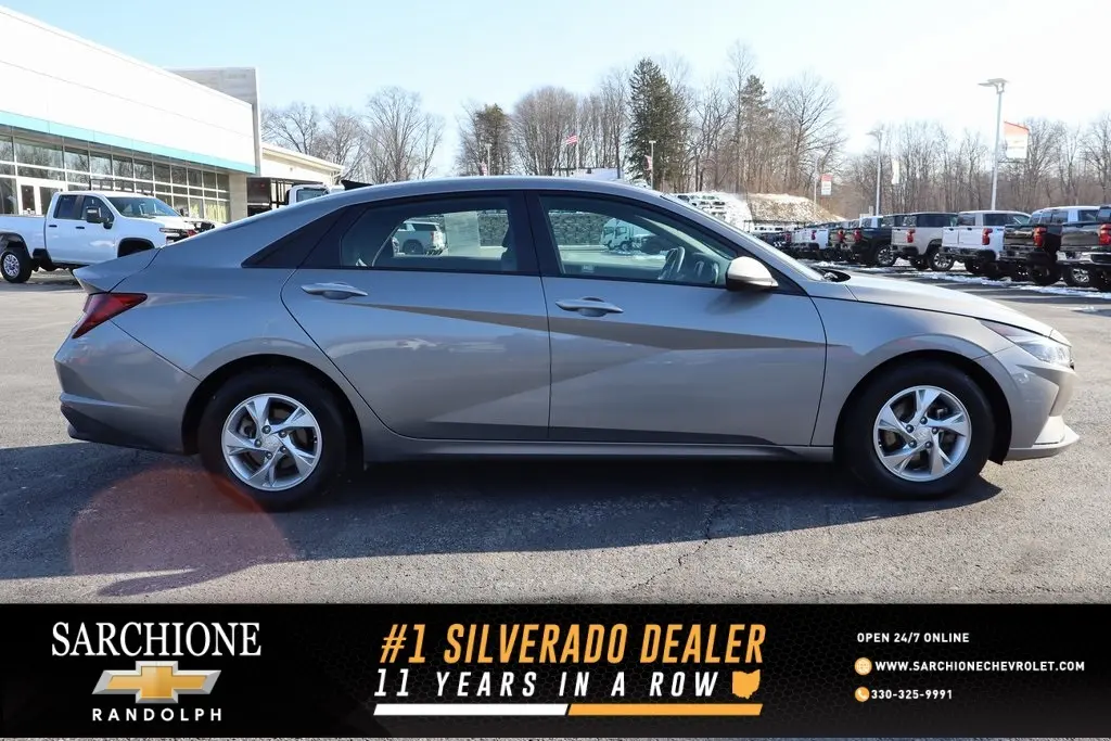 2021 Hyundai Elantra SE's photo