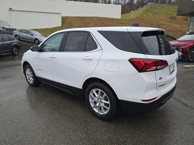 2023 Chevrolet Equinox LT photo 2