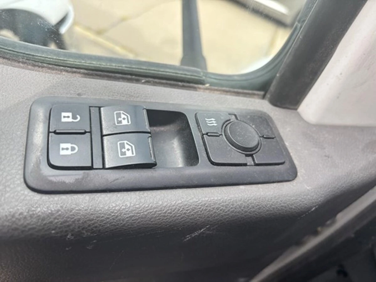 2019 International MV - image 14