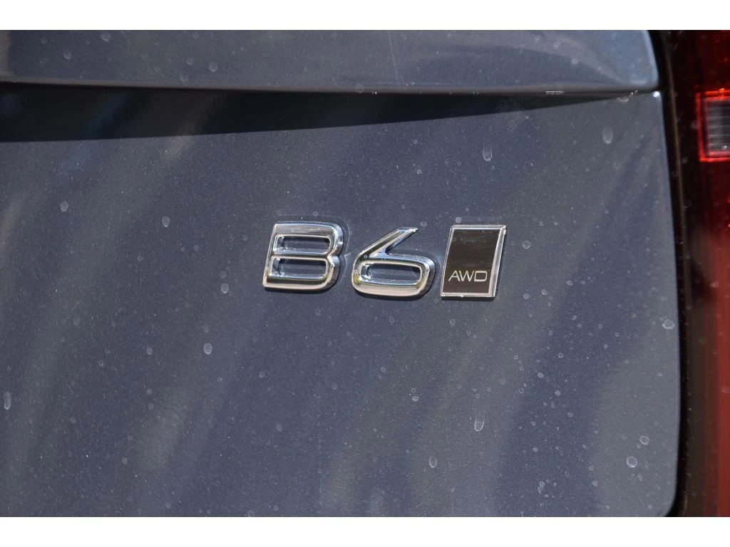 2026 Volvo - image 29