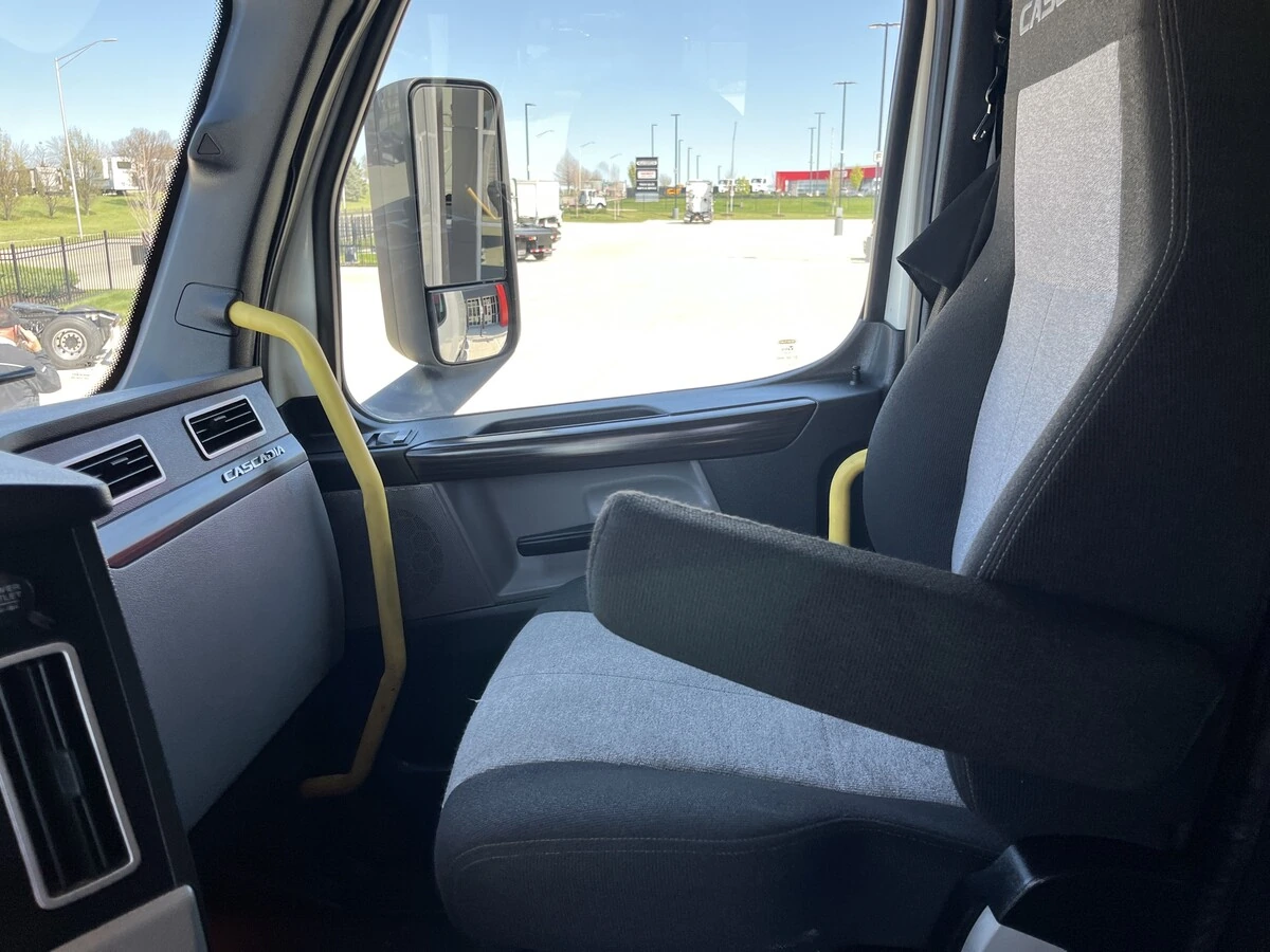 2021 Freightliner Cascadia - image 31