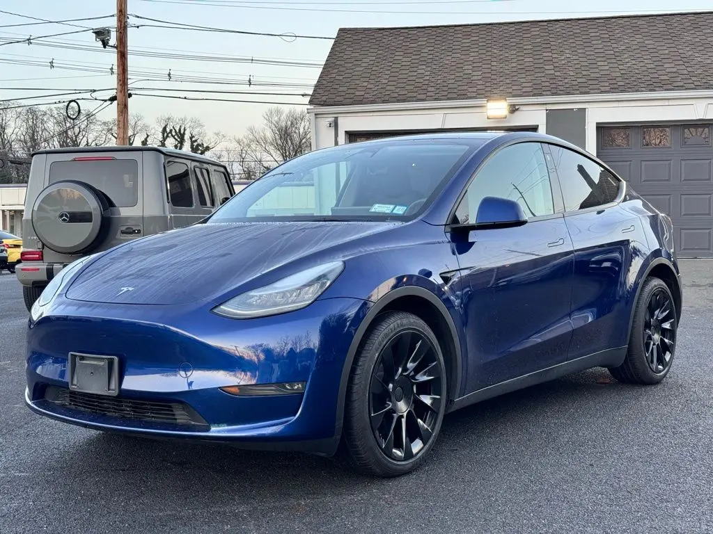 2023 Tesla Model Y Long Range photo 3