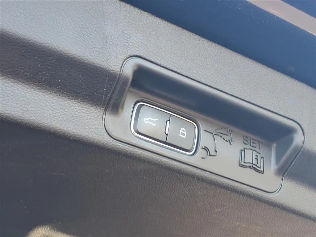 2024 Ford Explorer XLT photo 7