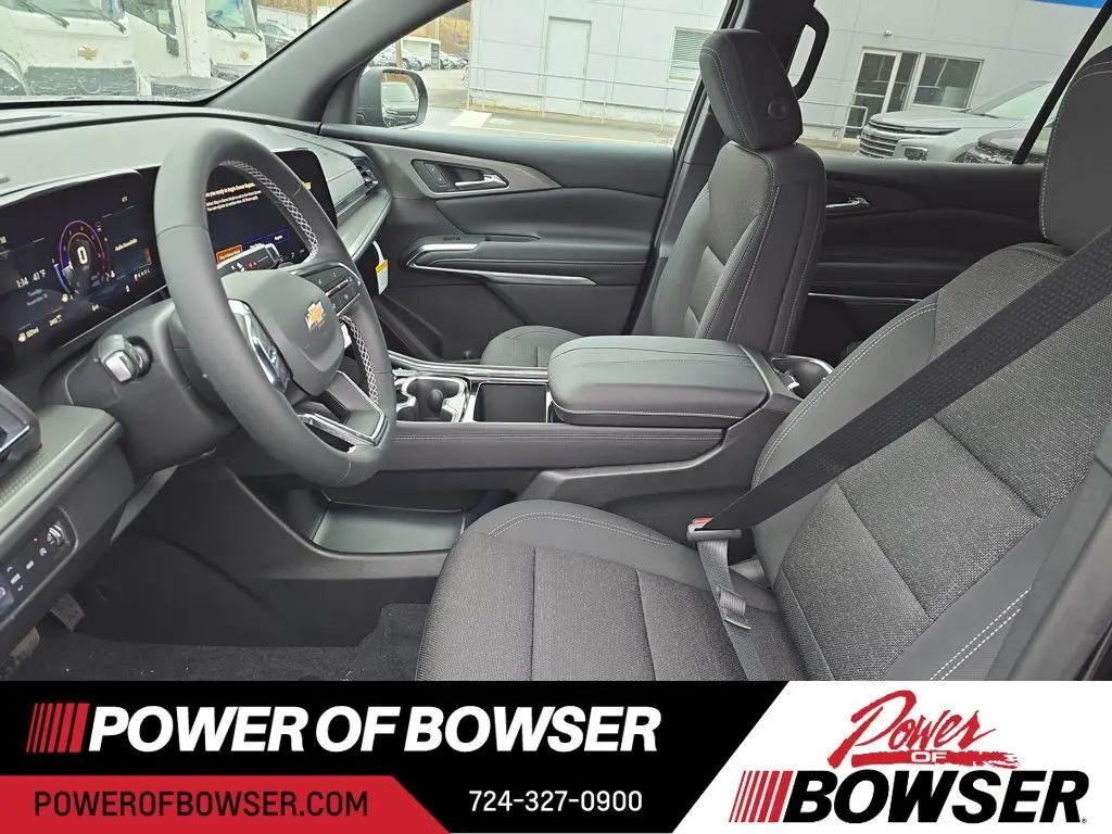 2026 Chevrolet Traverse 2LT photo 2