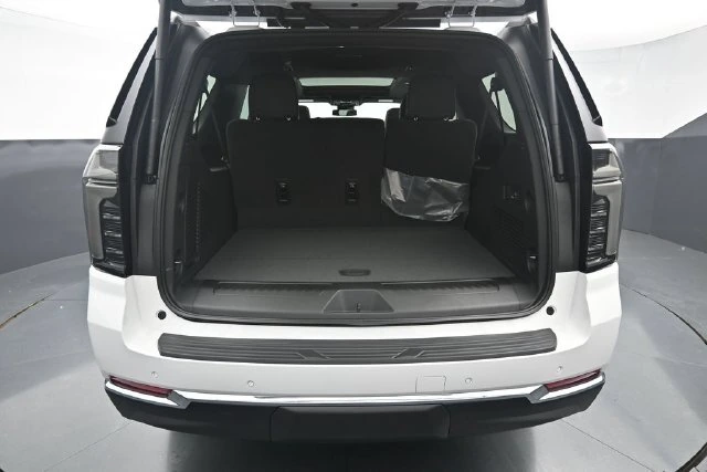 2026 Chevrolet Suburban LT - Photo 13